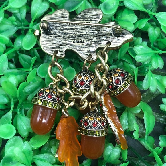 Heidi Daus 🆕 “Fall Festival” pin dangling acorns - Picture 7 of 10
